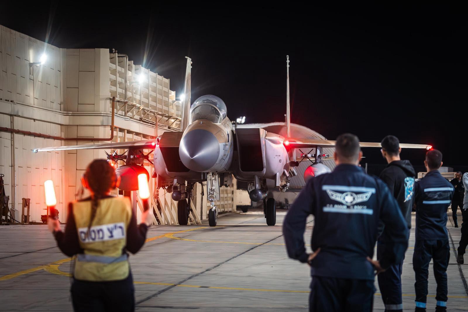 Самолет ВВС Израиля готовится к вылету
