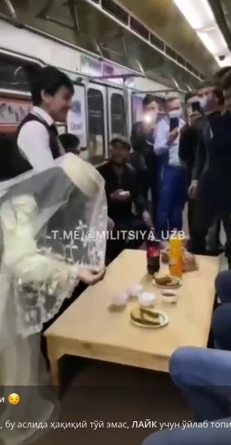 Видеоцитата с ролика празднования фейковой свадьбы в Ташкентском метрополитене