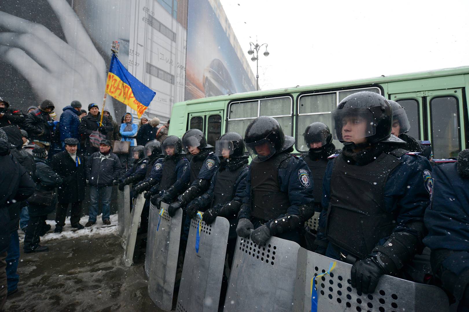 Беркут блокирует Крещатик. 9 декабря 2013