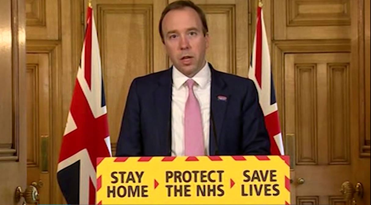 Министр здравоохранения Великобритании Мэтт Хэнкок объявляет о восстановлении работы больниц