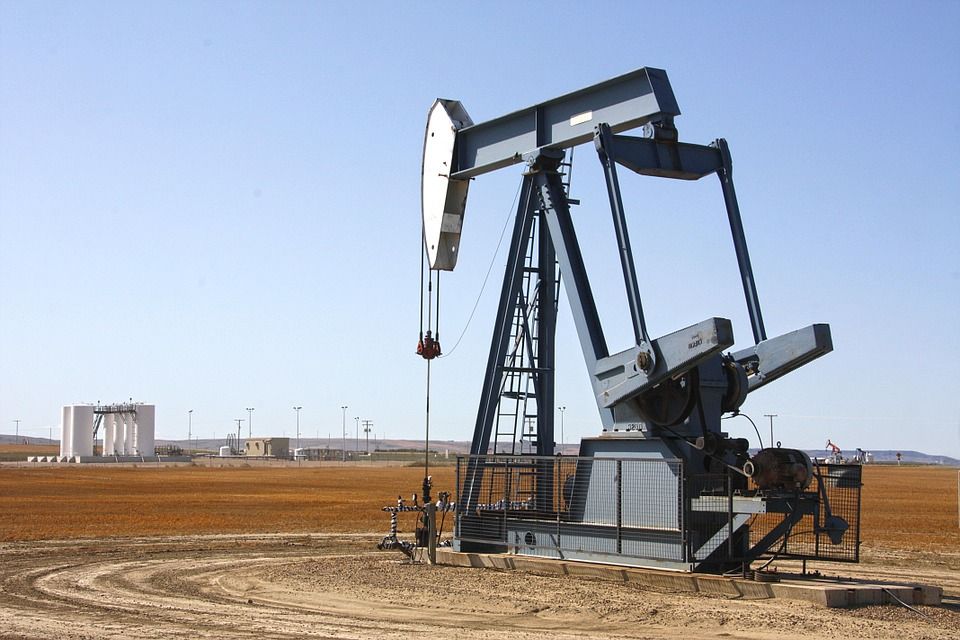 Нефтяная вышка [(сс) public domain]
