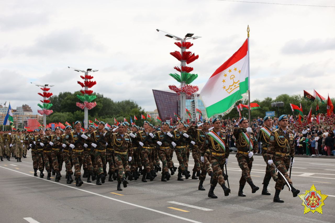 Азербайжданские военные на параде в Минске