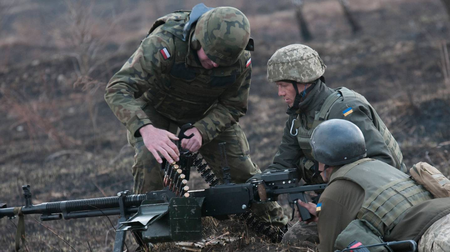 Польский инструктор и украинские солдаты