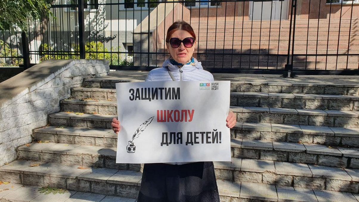 Пикет против «дистанционки» в Севастополе