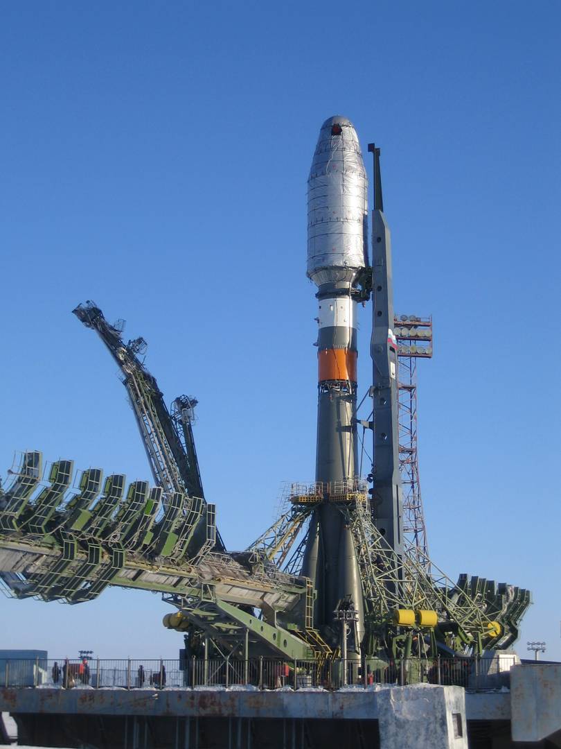 Подробнее Установка ракеты-носителя «Союз-2» с КА «MetOp-A» на стартовый стол.