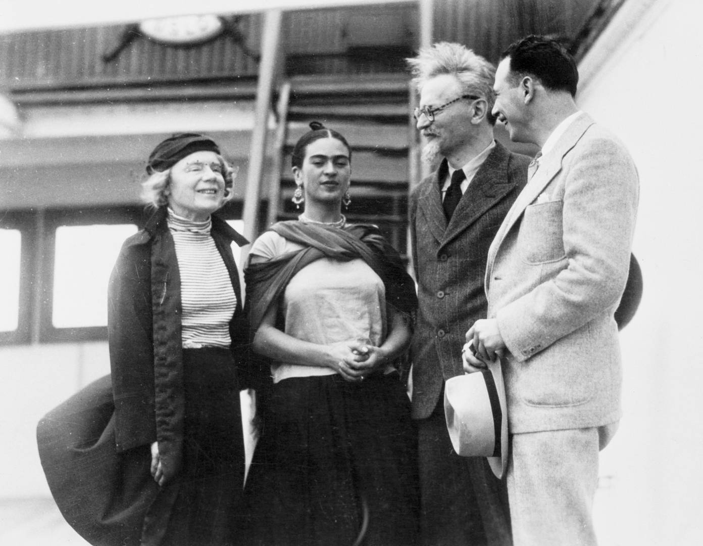 Лев Троцкий, Наталья Седова, Фрида Кало и Макс Шахтман в Мексике. 1937