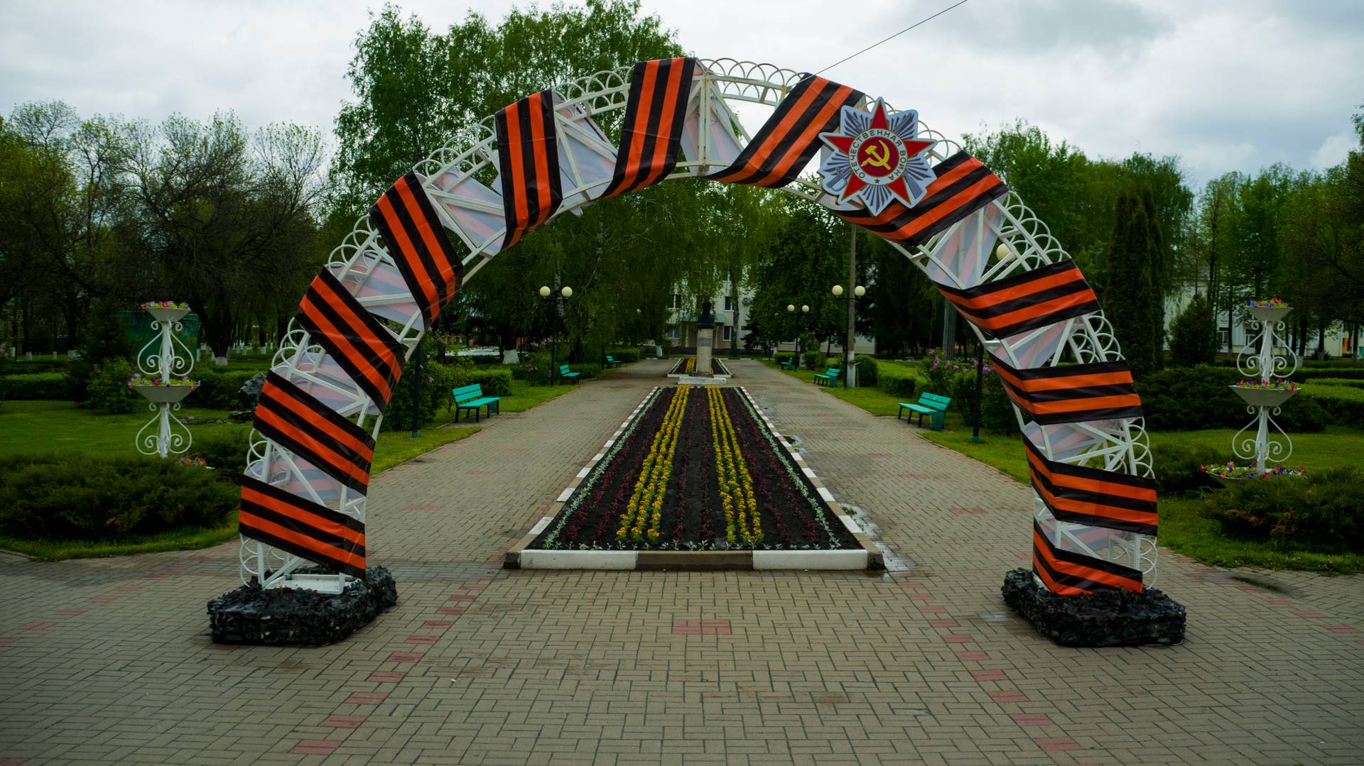 Сквер возле памятника И.М. Губкину. Губкин. 9 мая 2020