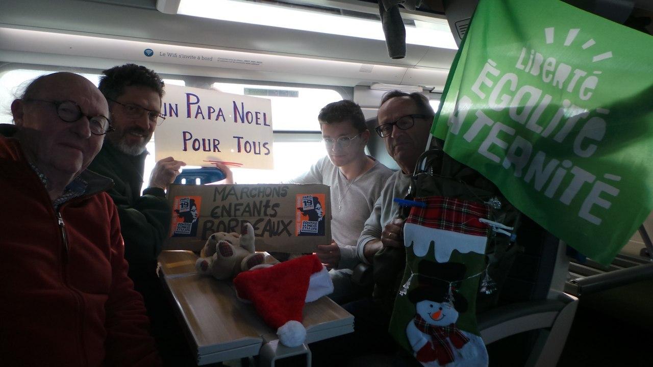 Противники закона о биоэтике в поезде Бордо-Париж