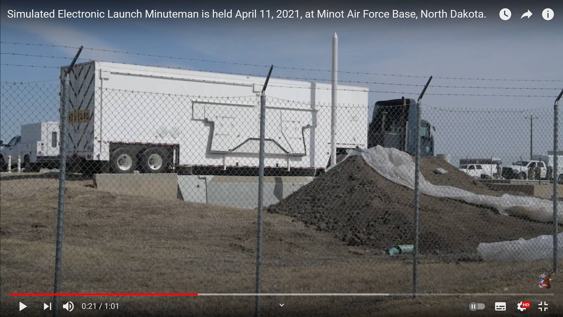 Предохранитель на случай нечаянного пуска МБР Minuteman III — припаркованный над шахтой автоприцеп