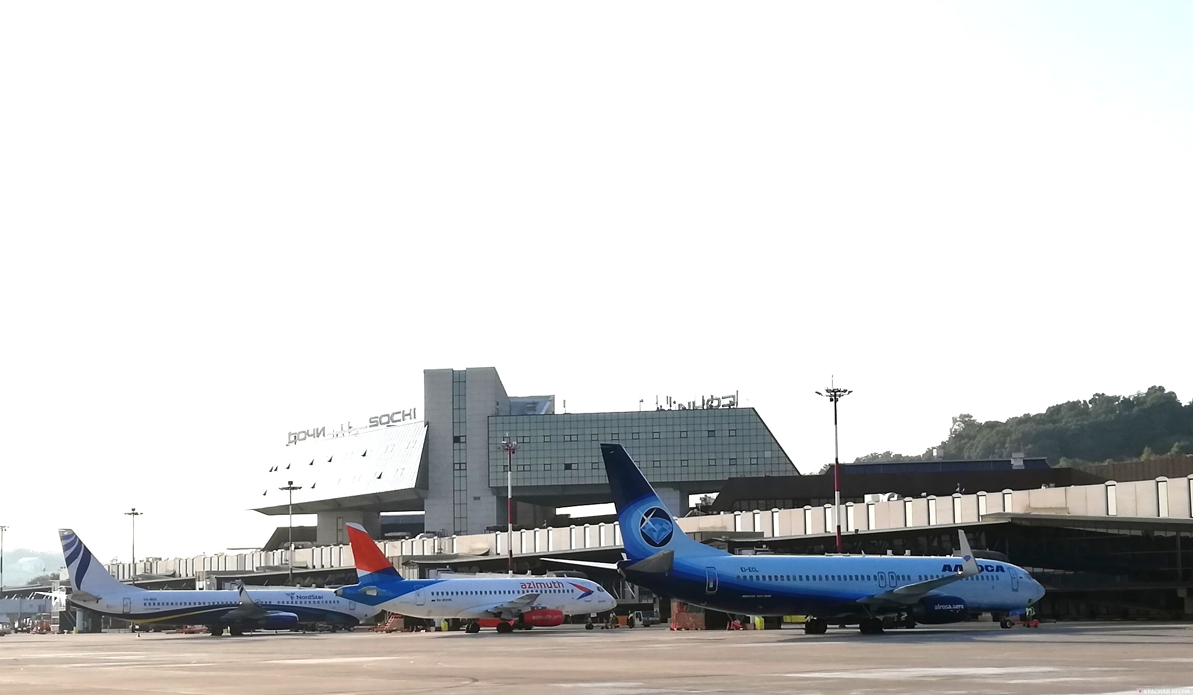Аэропорт Сочи. Самолеты, готовящиеся к вылету