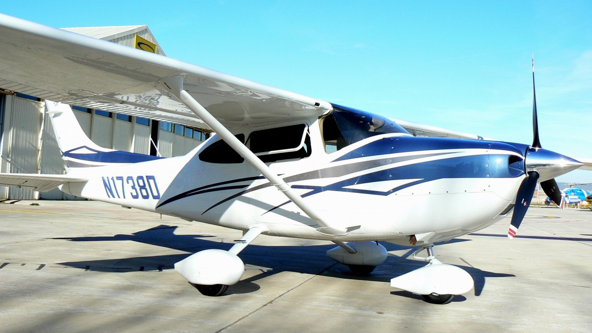 Легкомоторный самолет Cessna