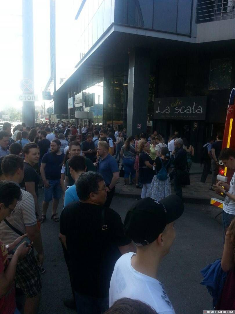 Пожарная машина у Скала Холл. Самара