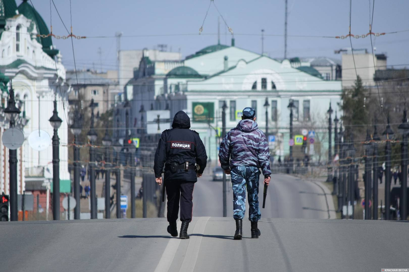 Полиция возбудила. Полиция Весна. Отток кадров из полиции. Пашка полиция Весенняя. Ночь конец весны полицейский участок Санкт Петербург.