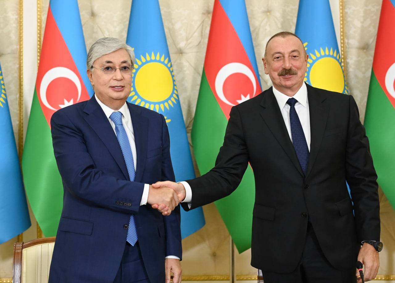 Президенты Казахстана Касым-Жомарт Токаев и Азербайджана Ильхам Алиев