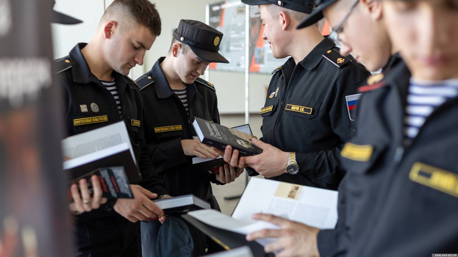 Курсанты Нахимовского училища. Севастополь