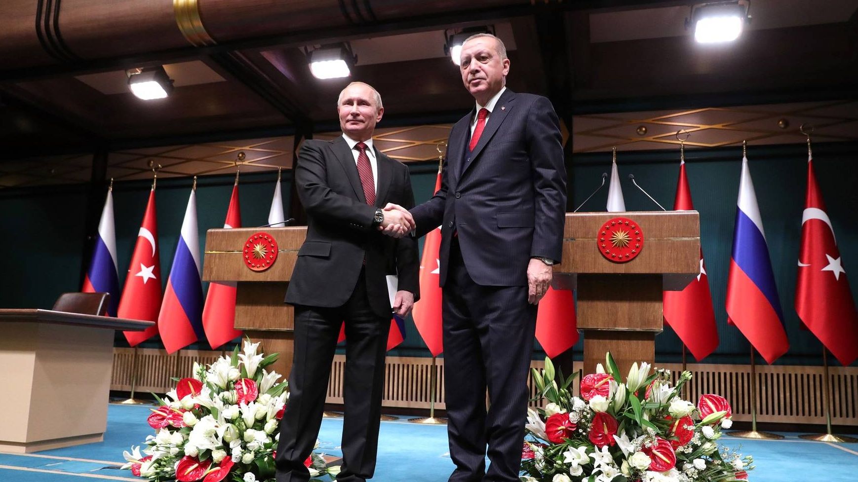 Реджепа Эрдоган (справа)