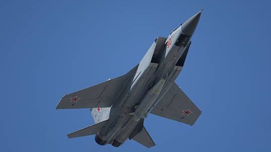 Истребители-перехватчик МиГ-31, оснащенный авиационным ракетным комплексом «Кинжал».