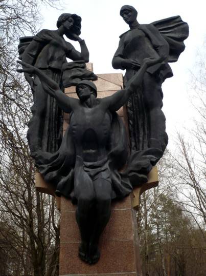 Памятник 719 советским воинам, погибшим в 1941 — 1943 гг. в боях с немецко-фашистскими захватчиками при освобождении Брянска и Бежицы