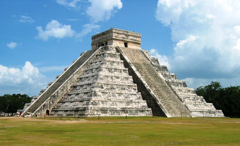 Пирамида Кукулькана в древнем городе майя Чичен-Ице (Мексика) 