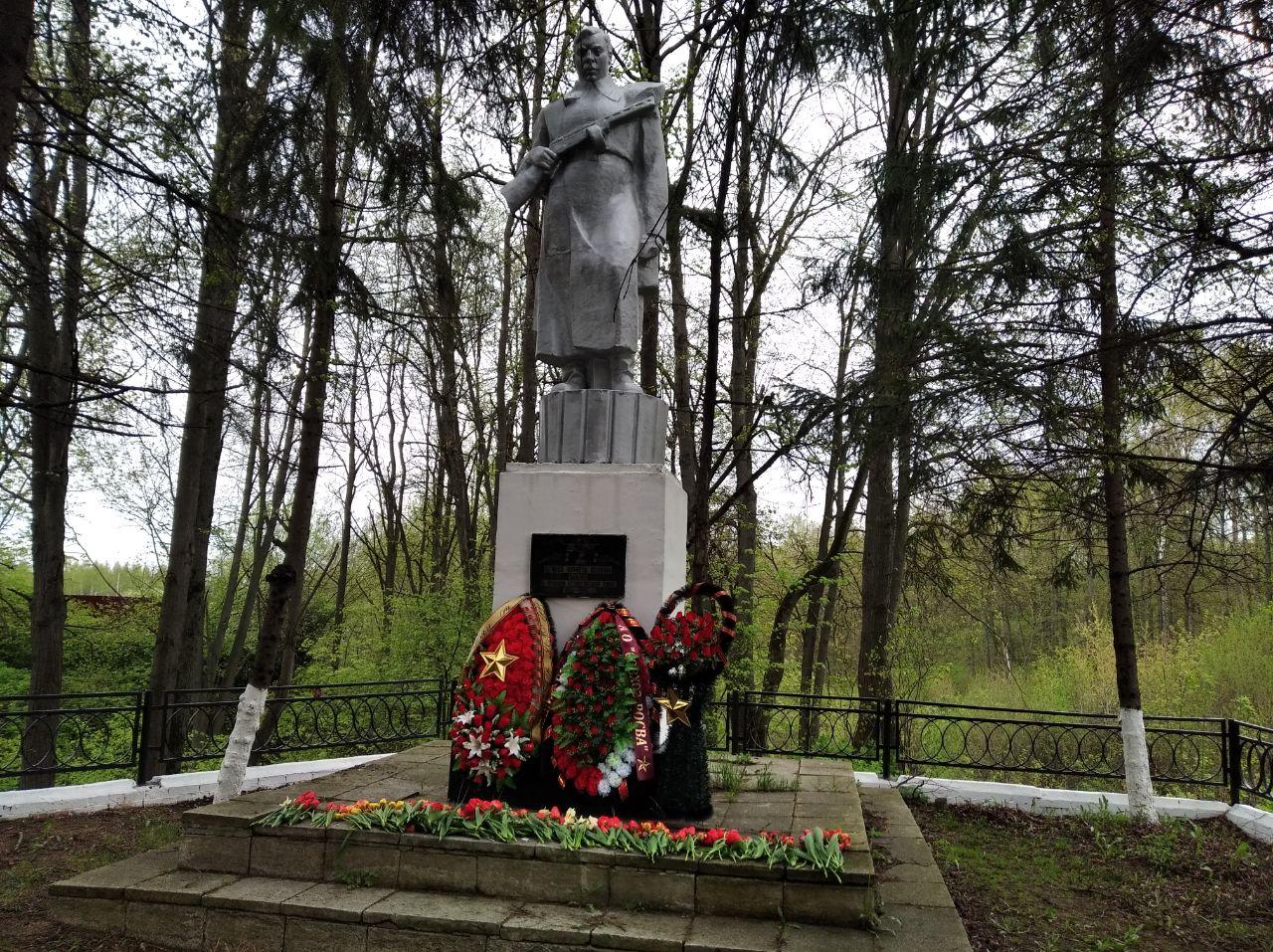 Памятник советскому солдату, поселок Росва, Калужская область