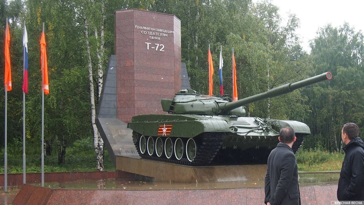 Танк-памятник Т-72