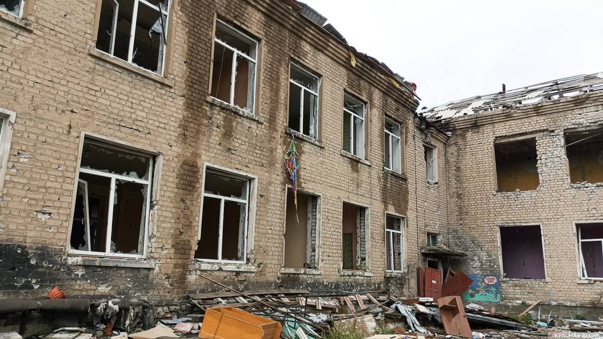Школа, н. п. Новотошковка, ЛНР (архивное фото)