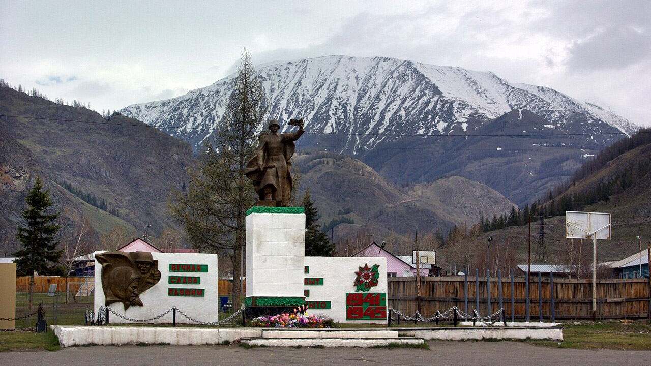 Мемориал, посвященный Великой Отечественной войне. Село Акташ в Республике Алтай (788-й километр Чуйского тракта)