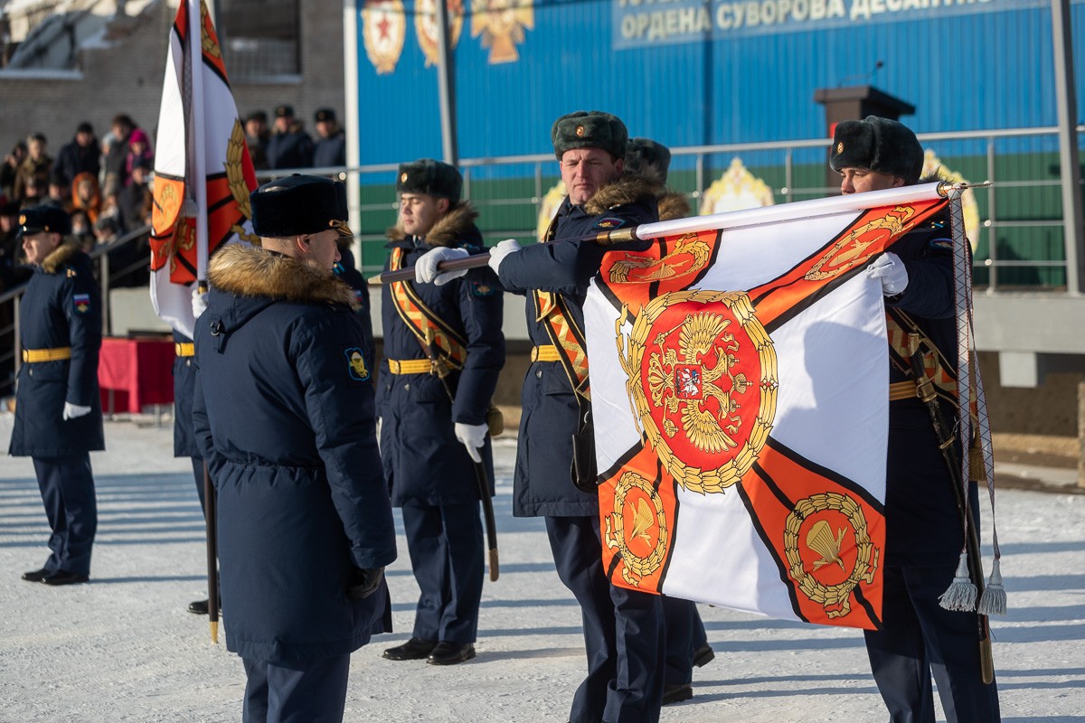 Торжественный ритуал вручения боевых знамен 237-му десантно-штурмовому полку и 124-му отдельному танковому батальону Псковского соединения ВДВ. 23 февраля 2023 года