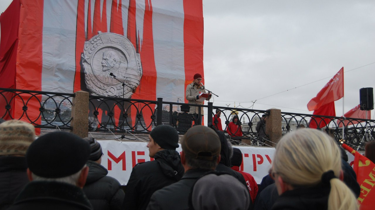 Митинг после сноса Краснознаменной группы в 2013 году