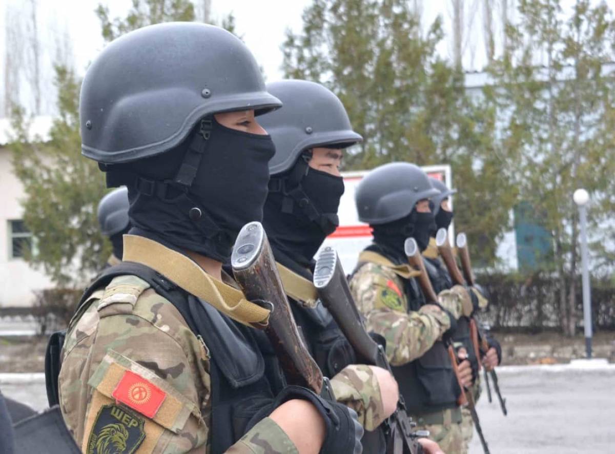 Солдаты внутренних войск МВД Киргизии