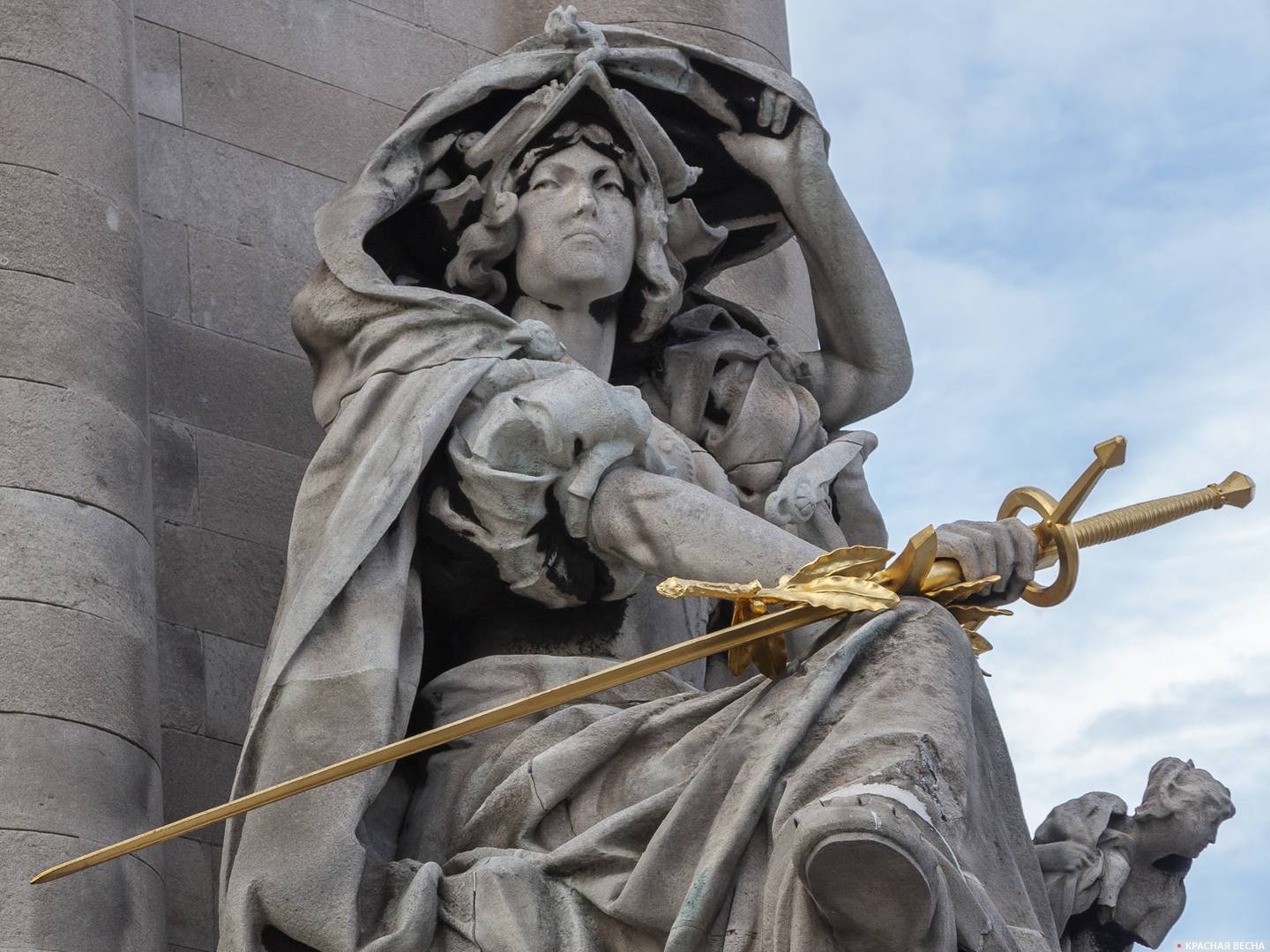 Статуя «Франция эпохи Ренессанса», Мост Александра III, Париж, Франция