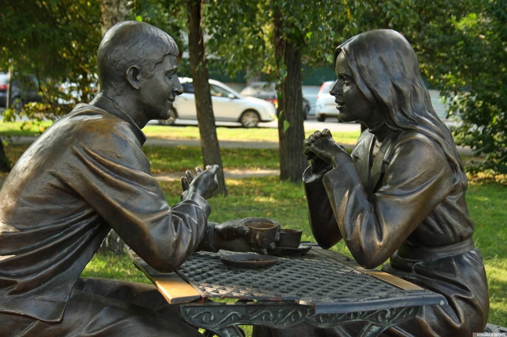 Скульптура «Встреча». Омск