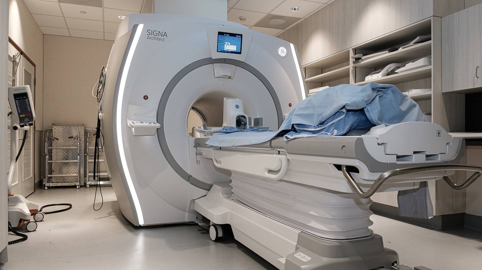 Магнито-резонансный томограф (МРТ)