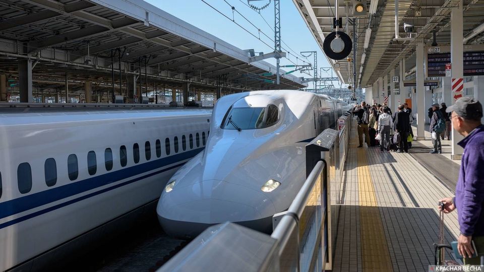 Скоростной поезд Синкансэн, Осака, Япония