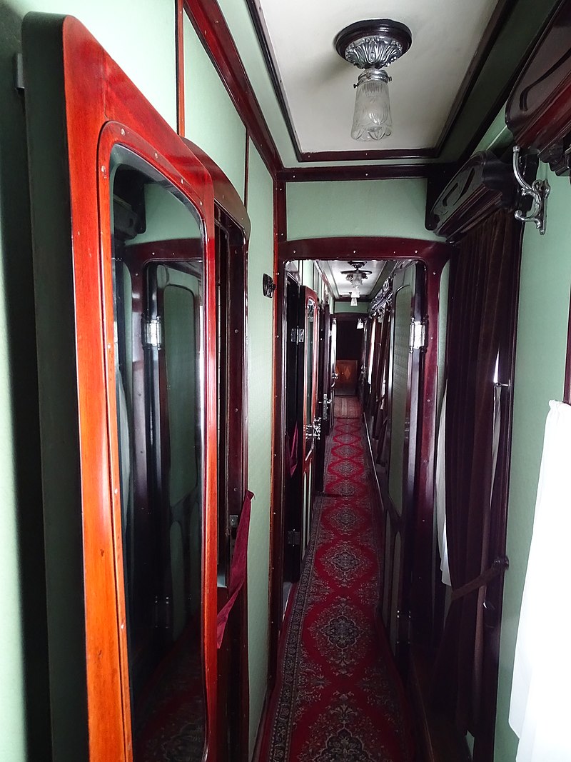 Интерьер железнодорожного вагон-салона Сталина