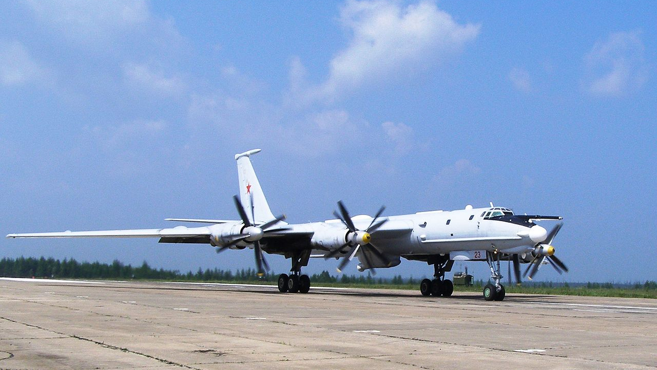Дальний противолодочный самолет Ту-142МР