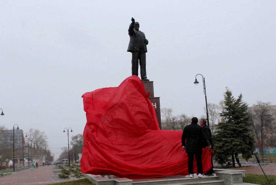 Открытие обновленного памятника Ленину в Тольятти