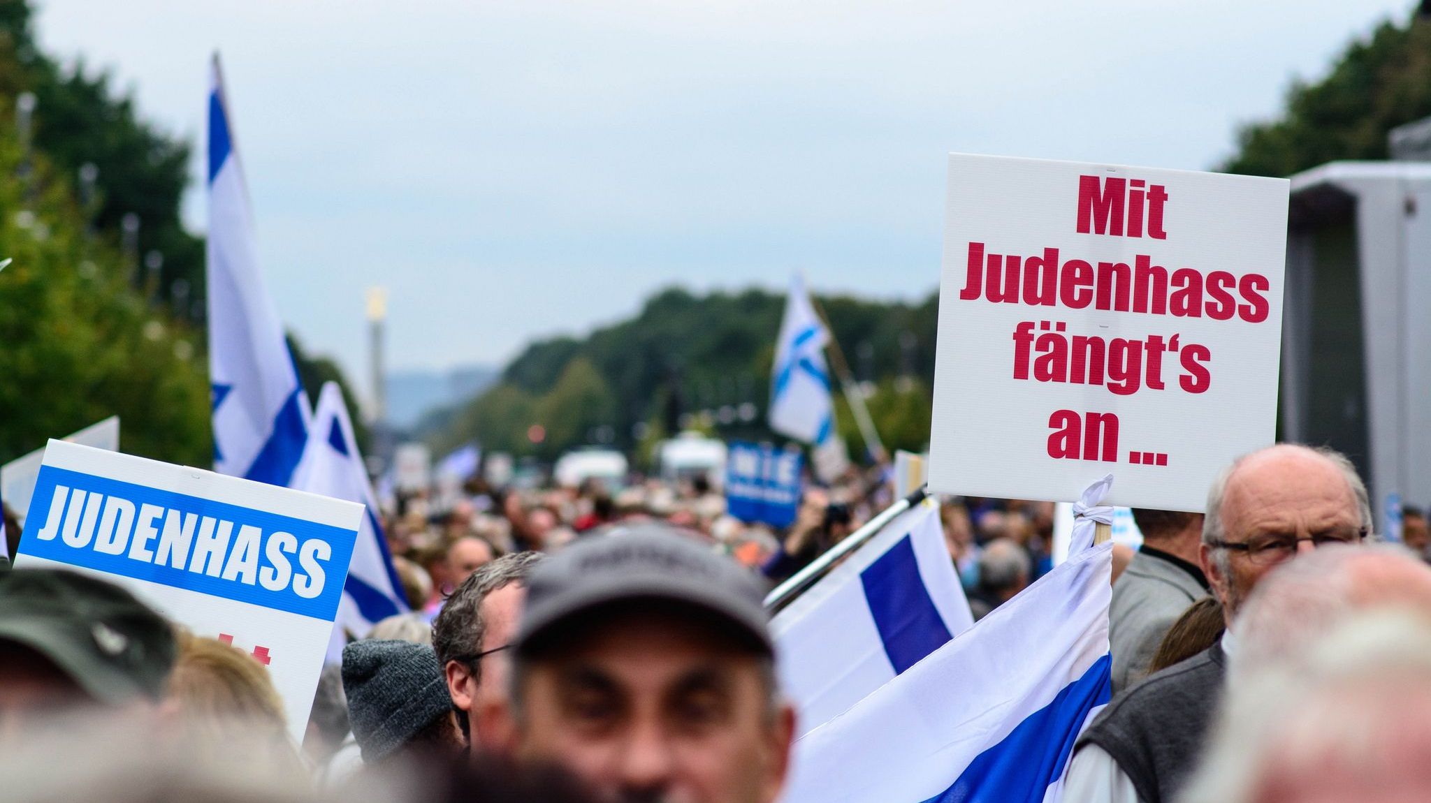 Демонстрация против антисемитизма в Берлине