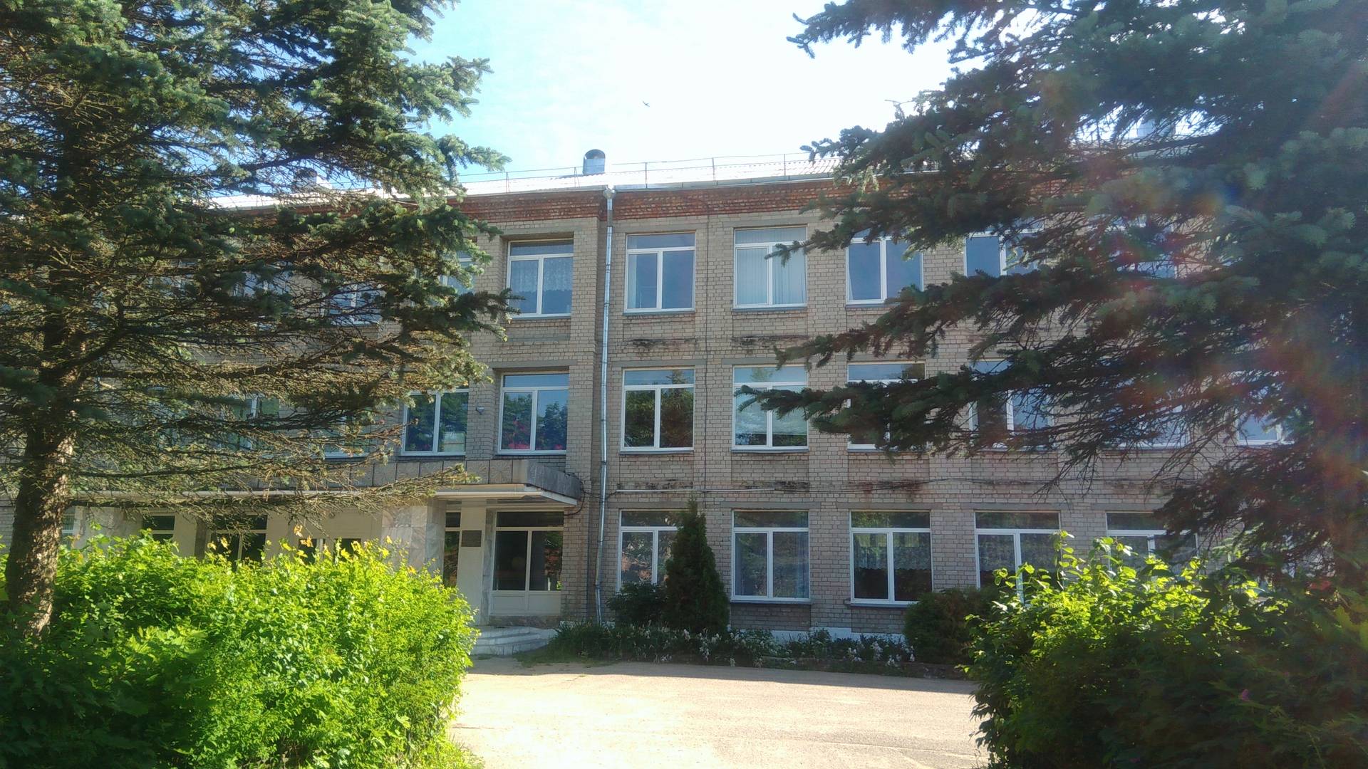 Здание школы Кардымовского детского дома