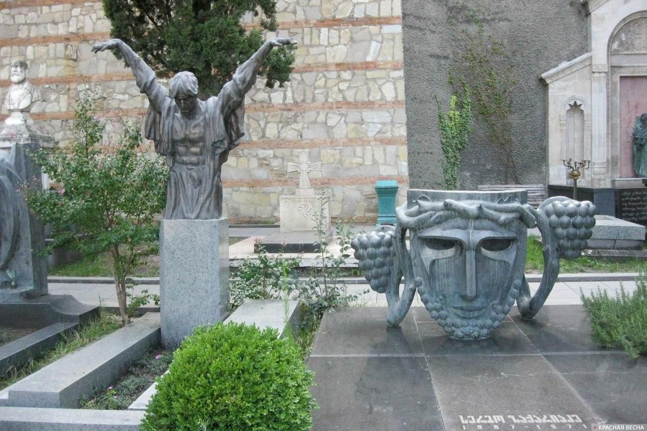 Пантеон писателей и общественных деятелей. Гора Мтацминда, Тбилиси.