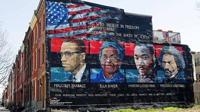 Стенная роспись в Филадельфии: Малкольм Икс, Элла Бейкер, Мартин Лютер Кинг, Фредерик Дуглас