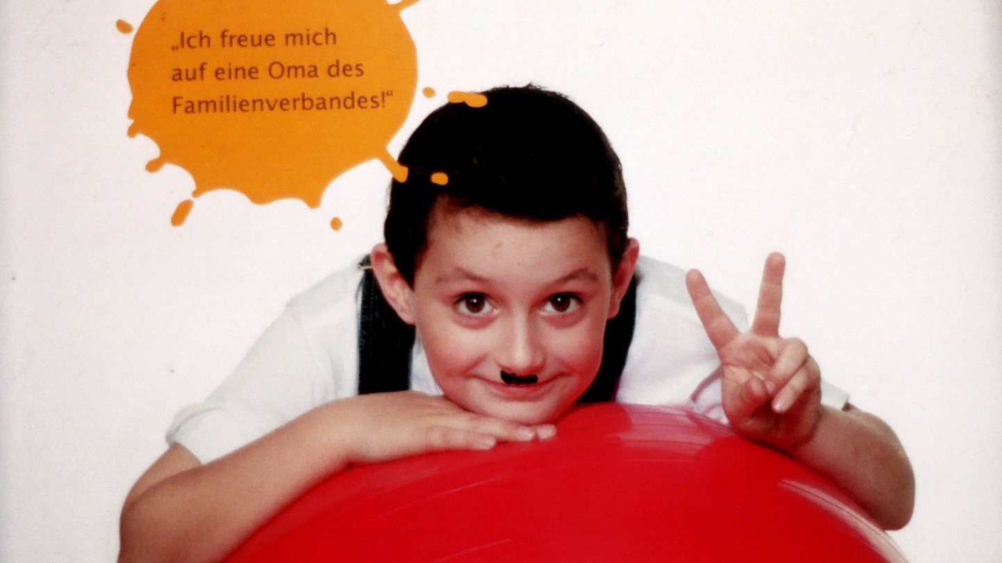 Юный «Гитлер» (фрагмент современного австрийского рекламного плаката)