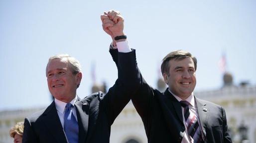 Бывший Президент США Джордж Буш-младший и бывший Президент Грузии Михаил Саакашвили, автор White House photo by Eric Draper, лицензия Public Domain