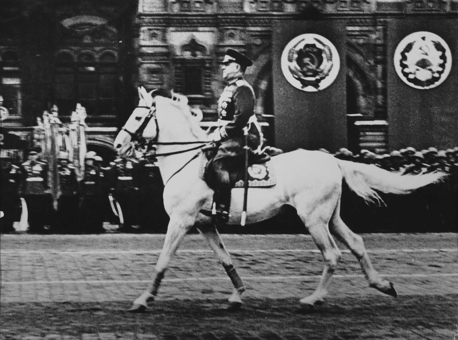Маршал Советского Союза Георгий Константинович Жуков принимает Парад Победы
