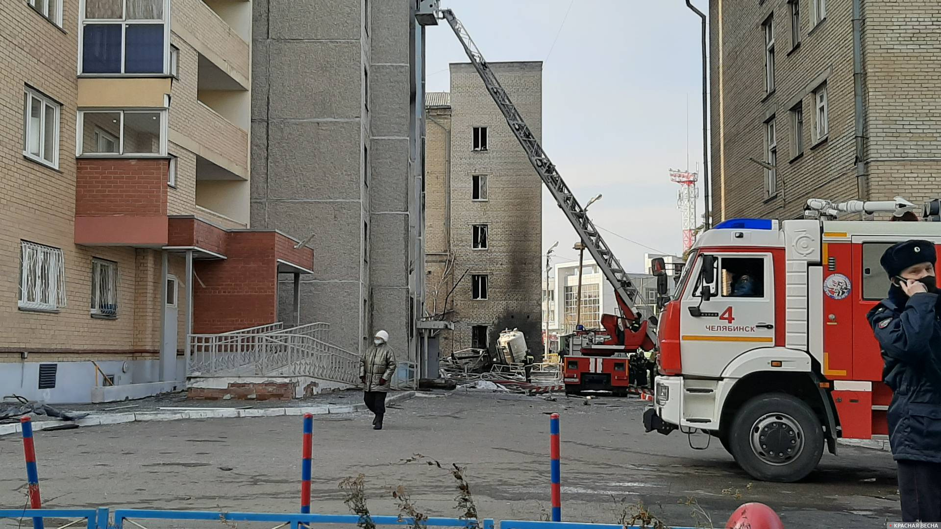 Остатки взорвавшегося баллона у ГКБ № 2 в Челябинске