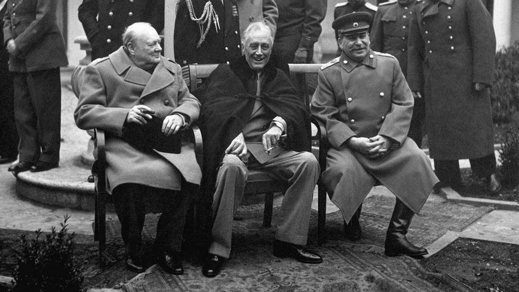 «Большая тройка» на Ялтинской конференции. Уинстон Черчилль, Франклин Рузвельт и Иосиф Сталин. 1945