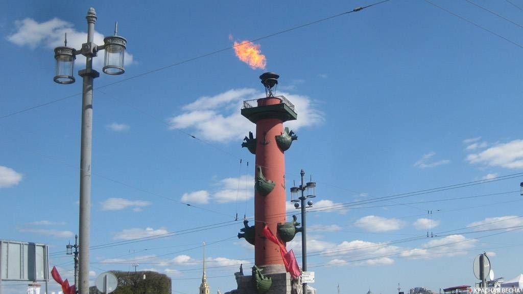 Ростральные колонны в городе-герое Ленинграде,