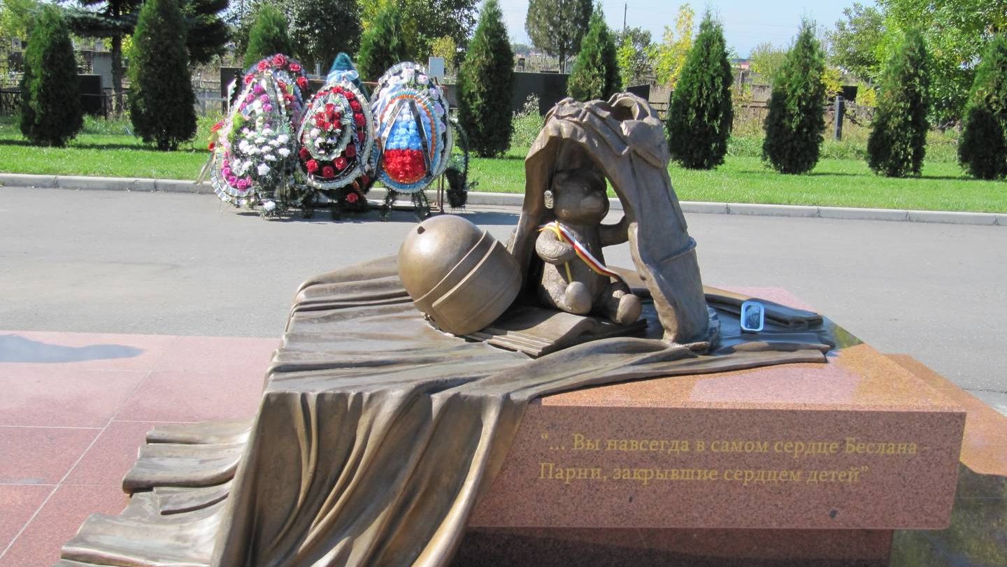 Мемориальное кладбище «Город ангелов» в Беслане, Северная Осетия