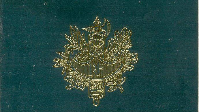 Старый французский паспорт (фрагмент)