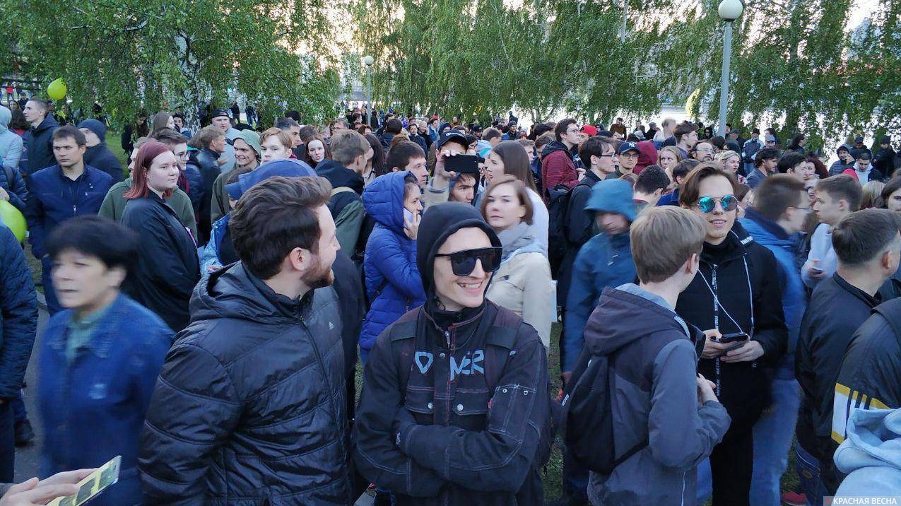 Протест на Октябрьской площади в Екатеринбурге